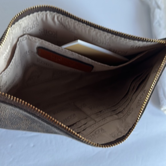 NWT Michael Kors Large Zip Clutch - Picture 4 of 10